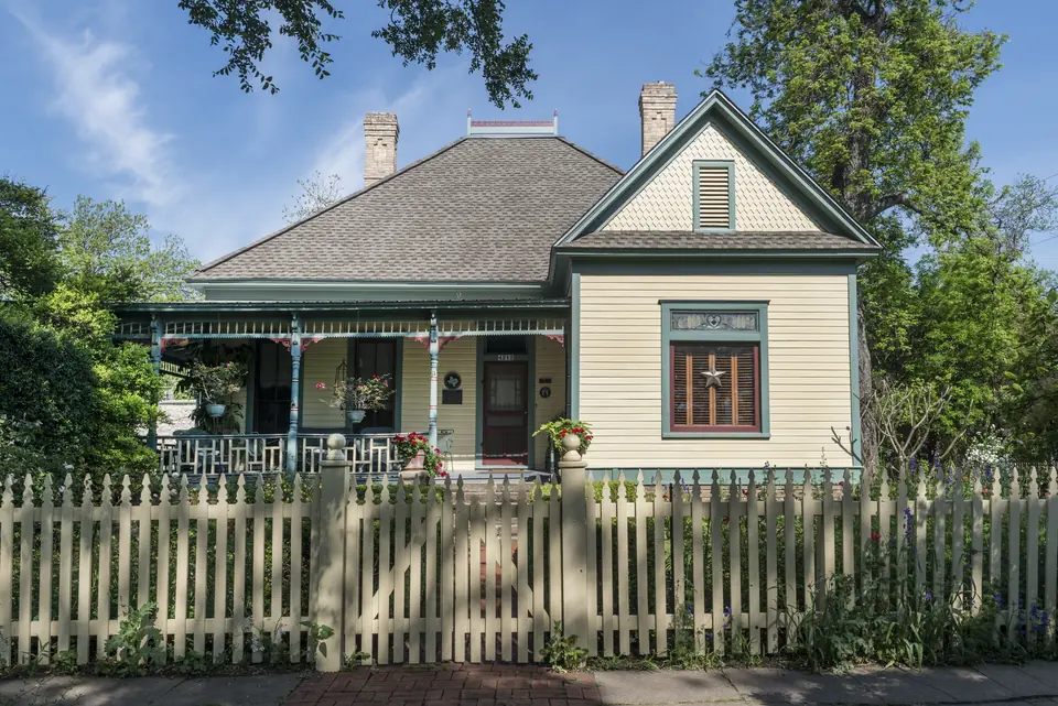 Cottage with a front porch and picket fence in the Hyde Park neighborhood of Austin